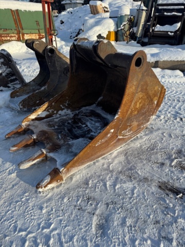 1472757-62 Grävmaskin Liugong 922 E -2013 + 1st tjälkrok 3st skopor