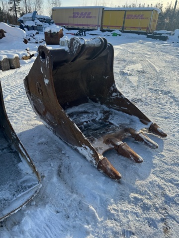 1472757-61 Grävmaskin Liugong 922 E -2013 + 1st tjälkrok 3st skopor