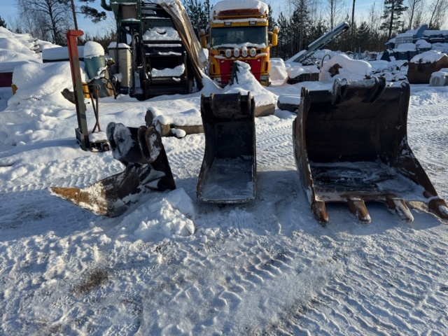 1472757-47 Grävmaskin Liugong 922 E -2013 + 1st tjälkrok 3st skopor