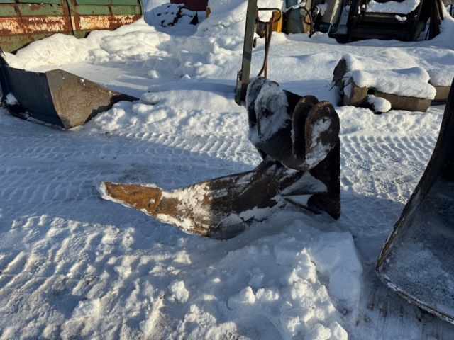 1472757-48 Grävmaskin Liugong 922 E -2013 + 1st tjälkrok 3st skopor