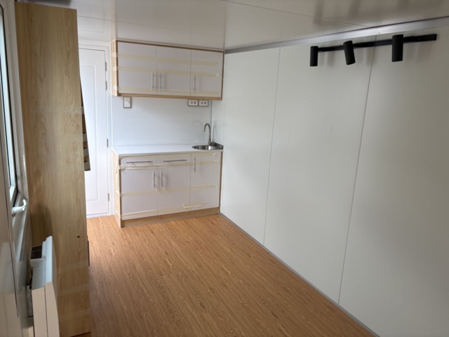 1486151-3 Boendecontainer – 40’ HC med 2 studiolägenheter (oanvänd)