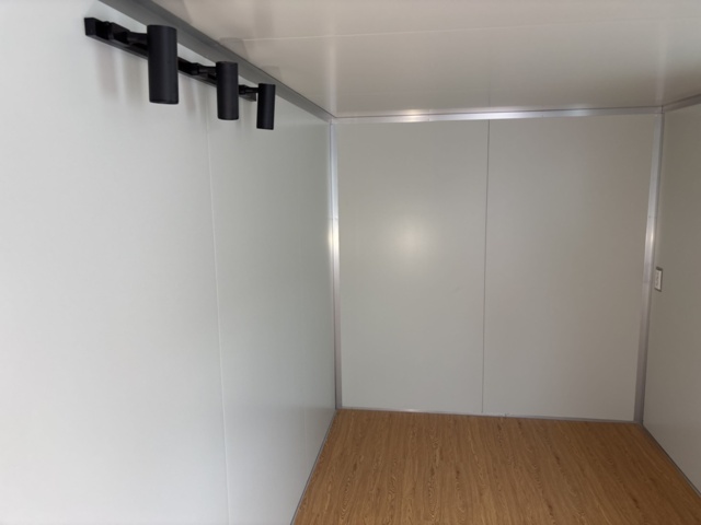 1486151-11 Boendecontainer – 40’ HC med 2 studiolägenheter (oanvänd)