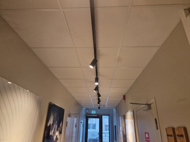 1486142-2 Nya/oanvända spotlights med skenor - 40 st lampor + 20 skenor