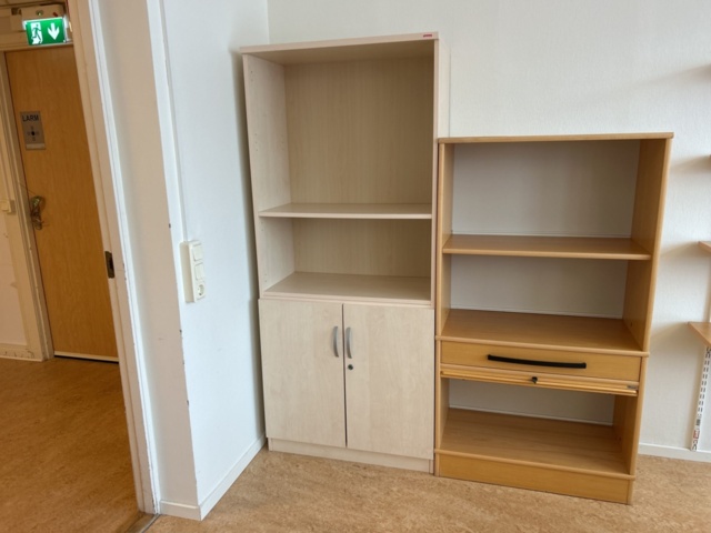 1457463-4 Lot of office furniture - electric desks, bureaus and partitions