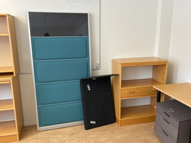 1457463-11 Lot of office furniture - electric desks, bureaus and partitions