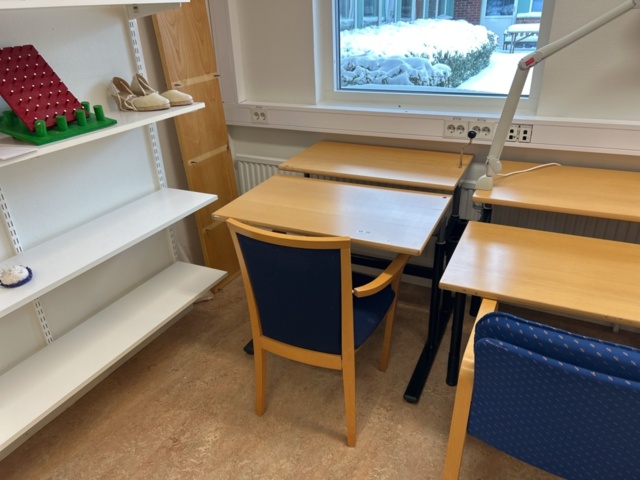 1457465-2 Table 6 with 4 chairs