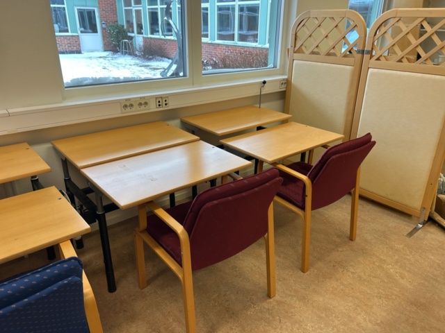 1457465-4 Table 6 with 4 chairs