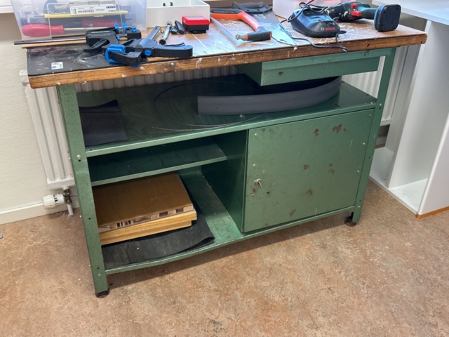 1457466-5 Workbench with various tools