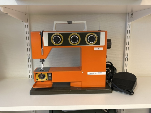 1457467-5 Sewing machines 10 pcs - Hugin, Toyota, Husqvarna etc.