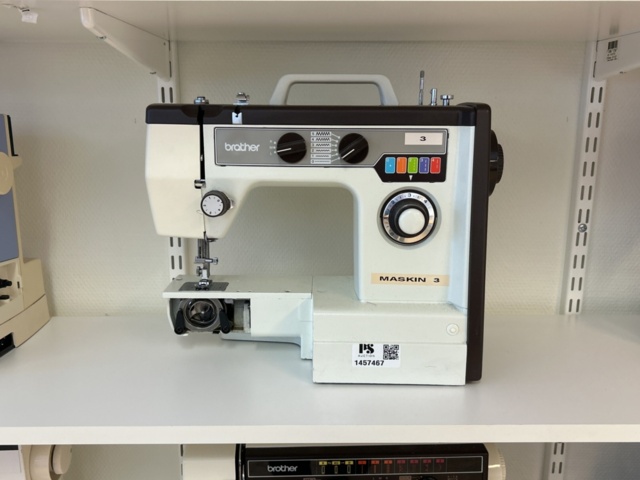 1457467-6 Sewing machines 10 pcs - Hugin, Toyota, Husqvarna etc.