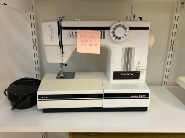 1457467-8 Sewing machines 10 pcs - Hugin, Toyota, Husqvarna etc.