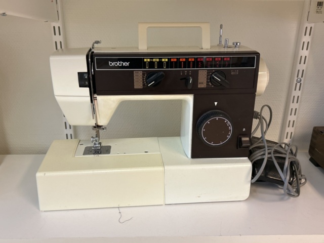 1457467-9 Sewing machines 10 pcs - Hugin, Toyota, Husqvarna etc.