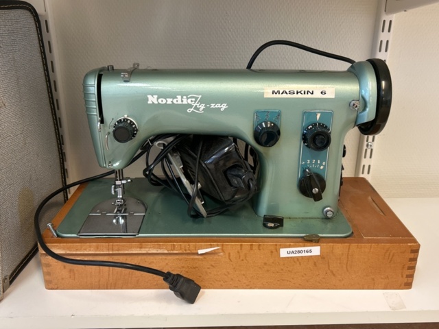 1457467-11 Sewing machines 10 pcs - Hugin, Toyota, Husqvarna etc.