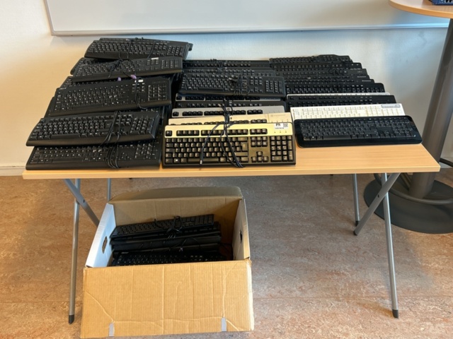 1457474-1 Keyboards approx. 60 pcs - HP, Acer, Lenovo etc.
