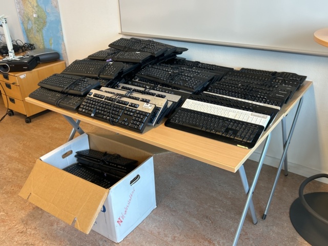 1457474-2 Keyboards approx. 60 pcs - HP, Acer, Lenovo etc.