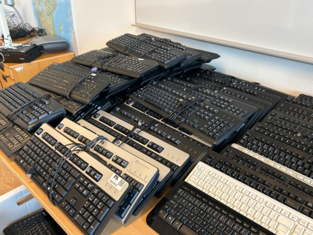 1457474-4 Keyboards approx. 60 pcs - HP, Acer, Lenovo etc.