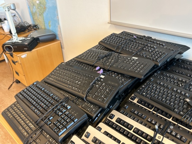 1457474-5 Keyboards approx. 60 pcs - HP, Acer, Lenovo etc.