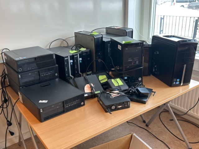 1457475-1 Desktop computers, approximately 15 pcs., and network equipment