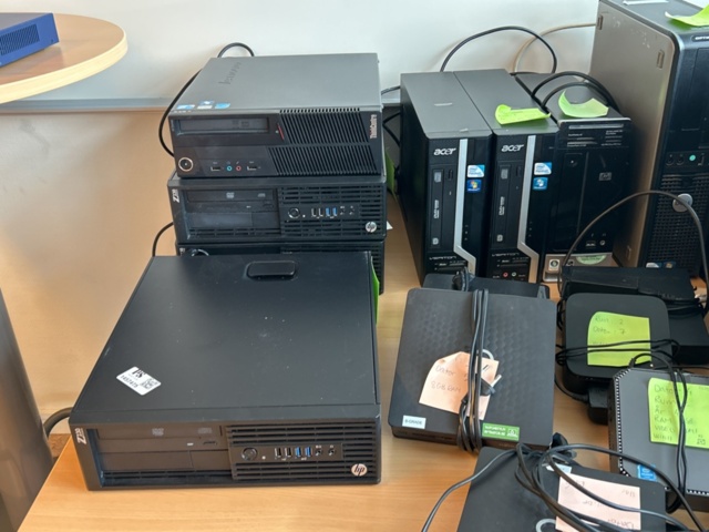 1457475-2 Desktop computers, approximately 15 pcs., and network equipment