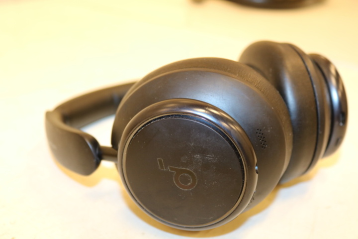 1416748-36 Wristwatch, power bank, sunglasses, etc.