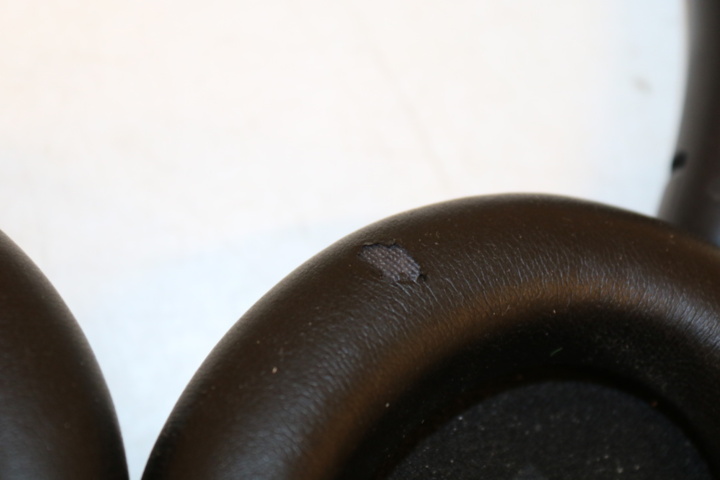 1416748-44 Wristwatch, power bank, sunglasses, etc.