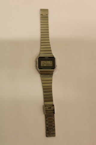 1416748-77 Wristwatch, power bank, sunglasses, etc.