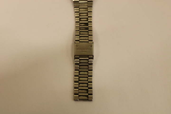 1416748-82 Wristwatch, power bank, sunglasses, etc.