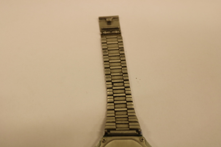 1416748-83 Wristwatch, power bank, sunglasses, etc.