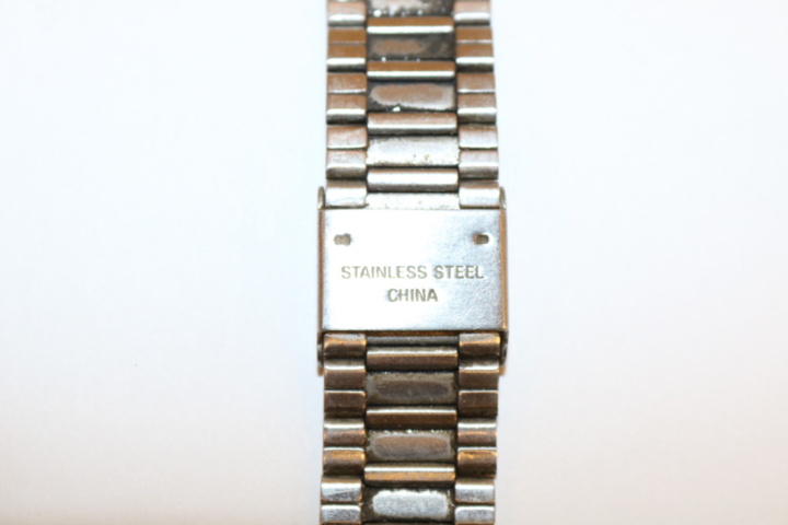 1416748-84 Wristwatch, power bank, sunglasses, etc.