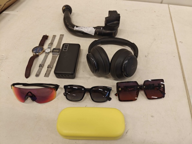 1416748-1 Wristwatch, power bank, sunglasses, etc.