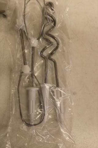 1416795-6 2 new Bosch electric mixers/hand mixers