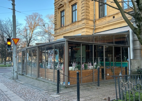 Bild som representerar auktionen - Avyttring inglasad uteservering