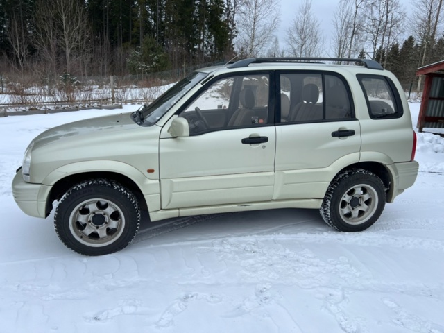 1486772-2 Suzuki Grand Vitara 5-door 2.5 4WD Manual, 144hp, -2000
