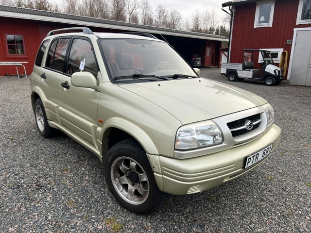 1486772-5 Suzuki Grand Vitara 5-door 2.5 4WD Manual, 144hp, -2000
