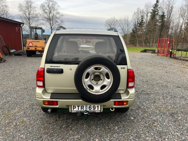 1486772-8 Suzuki Grand Vitara 5-door 2.5 4WD Manual, 144hp, -2000