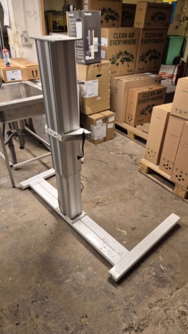 1486037-1 Height-adjustable changing table