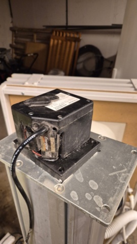 1486037-8 Height-adjustable changing table