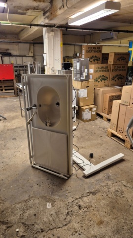 1486037-10 Height-adjustable changing table