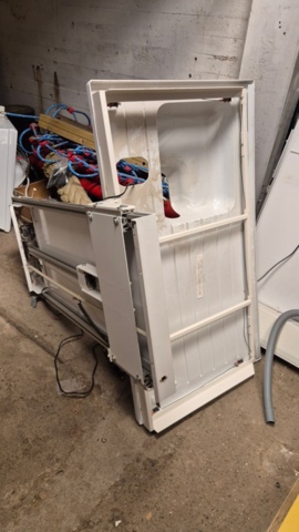 1486039-2 Height-adjustable changing table