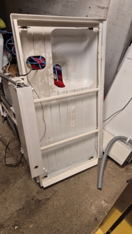 1486039-3 Height-adjustable changing table