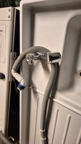 1486039-8 Height-adjustable changing table