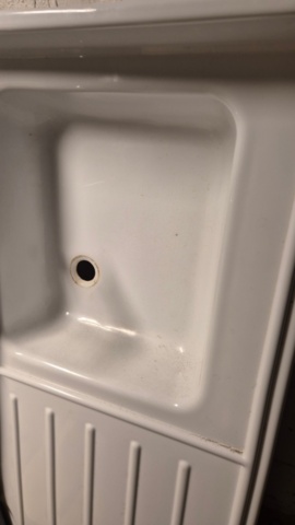 1486039-9 Height-adjustable changing table