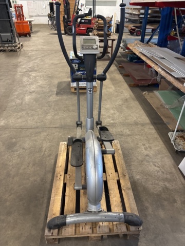 1404492-2 Cross trainer – CT 829