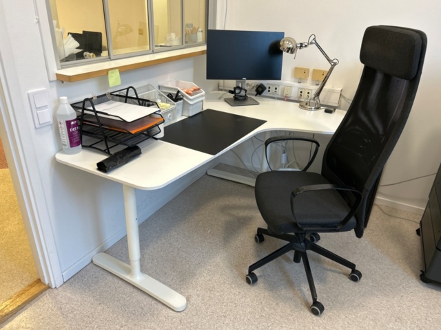 1368657-1 Everything in the office - Corner desk, filing cabinet, screen, etc.