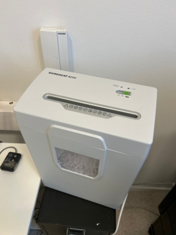 1368657-5 Everything in the office - Corner desk, filing cabinet, screen, etc.