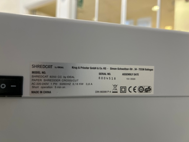 1368657-6 Everything in the office - Corner desk, filing cabinet, screen, etc.