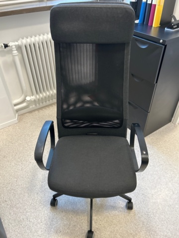 1368657-7 Everything in the office - Corner desk, filing cabinet, screen, etc.