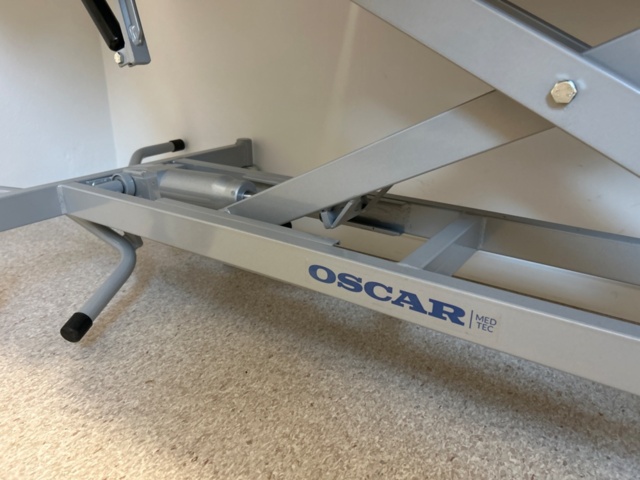 1368658-3 Patient bed, blood pressure monitor, etc.