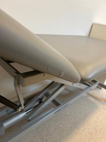 1368658-4 Patient bed, blood pressure monitor, etc.