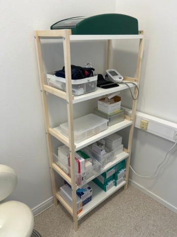 1368658-6 Patient bed, blood pressure monitor, etc.